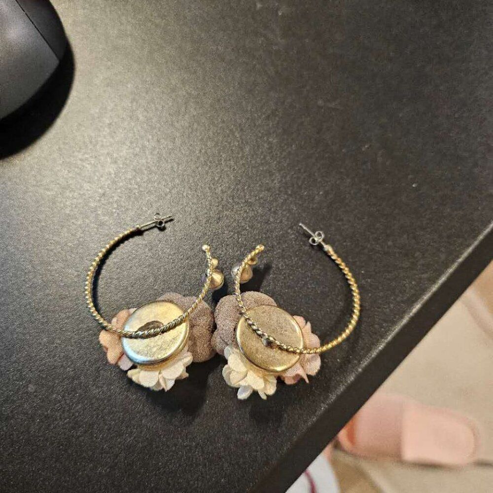 Free People Handmade Floral Romantic Pearl & Rose Hoop Earrings with Pearls - Picture 2 of 3